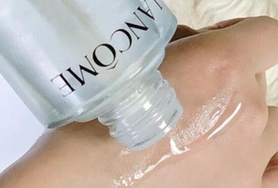 兰蔻极光水使用步骤