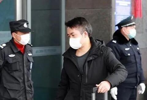 39岁男护士援鄂归来满头白发