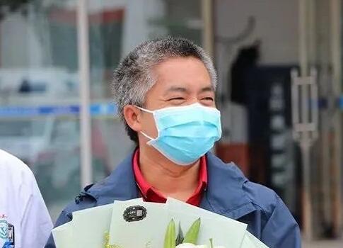 39岁男护士援鄂归来满头白发