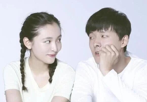 吴倩直播无名指戴戒指