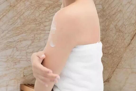 身体霜和身体乳的区别