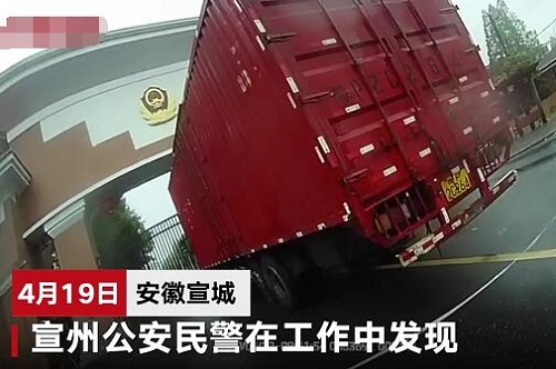 刚出监狱大门就被民警抓走