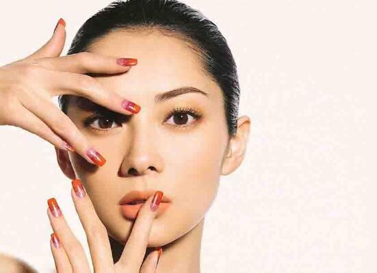保湿化妆水什么时候用