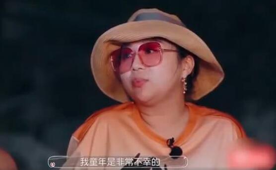 傅首尔童年曾为见妈妈喝洗洁精
