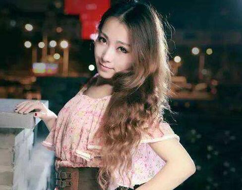 男友跟女闺蜜特别亲密