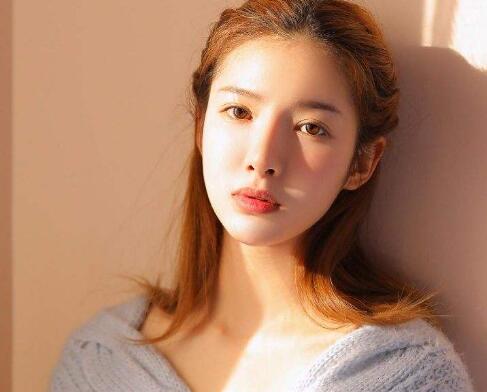 男友跟女闺蜜特别亲密