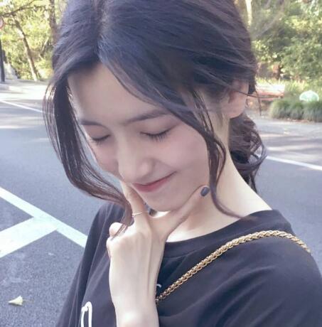 老婆和男同事走得很近