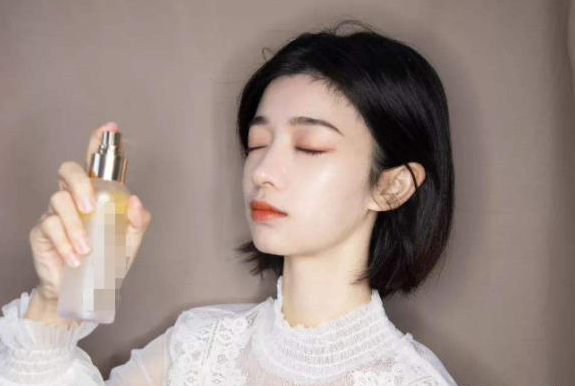 天热容易脱妆怎么办