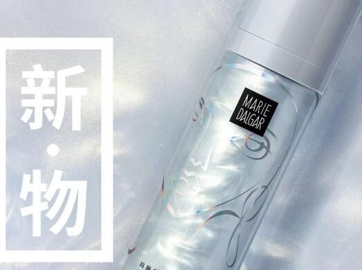 玛丽黛佳流光细闪喷雾怎么用