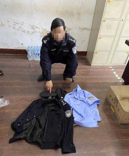 男子穿假警服因警衔太高被识破