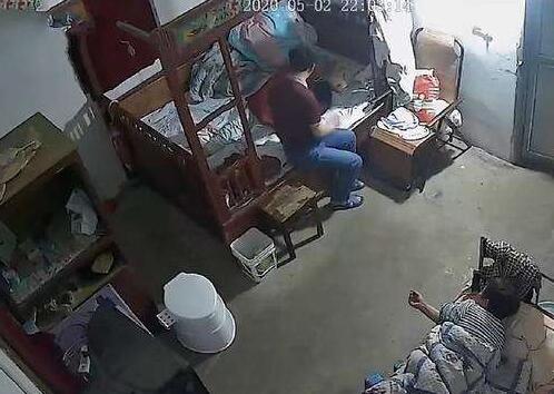 江苏保姆闷死老人