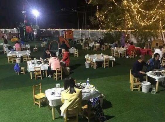 幼儿园开不出工资转行卖烧烤