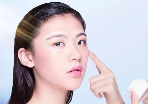 涂防晒多久后上粉底液