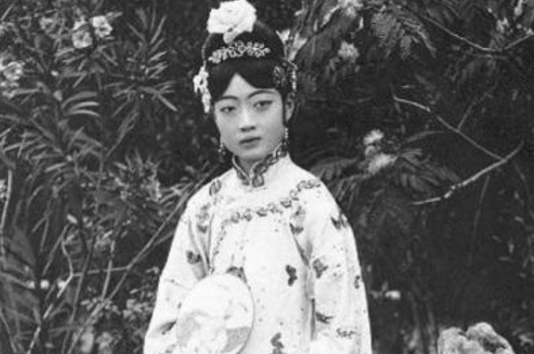 婉容为什么会疯的