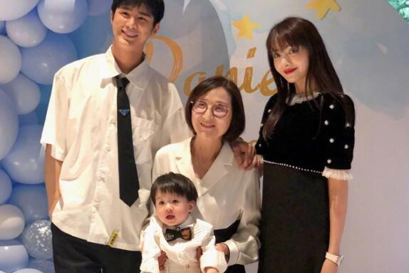 姜潮和麦迪娜怎么认识的