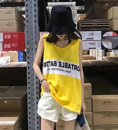 女生短裤怎么搭配