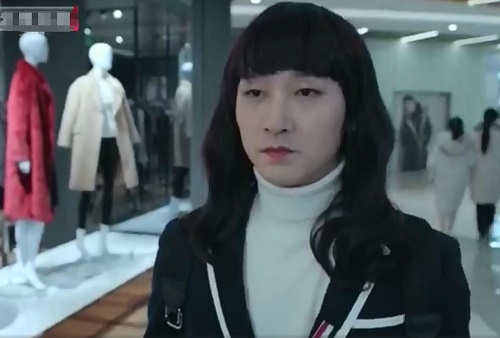 燃烧男扮女装的杀手是谁