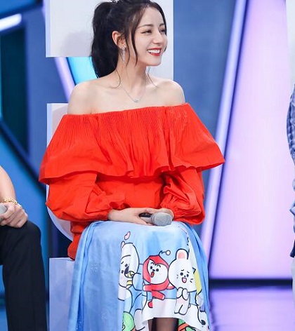 快乐大本营迪丽热巴露肩连体裤什么牌子