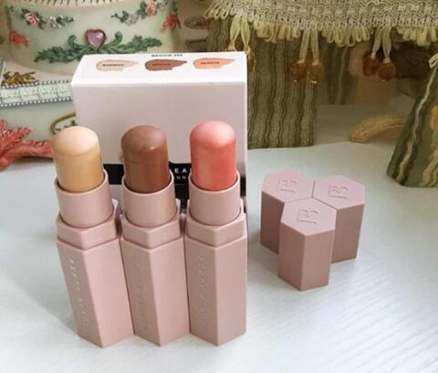 fentybeauty修容棒真假对比