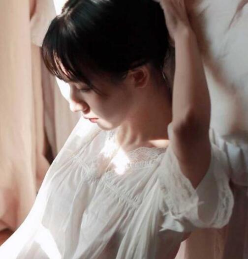 男友不让我加他朋友微信