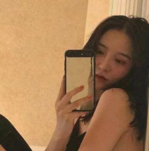 男友不让我加他朋友微信