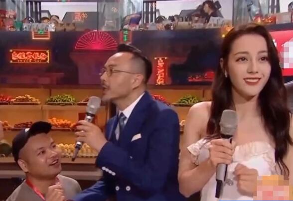 向迪丽热巴上台求婚男子是谁