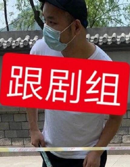 向迪丽热巴上台求婚男子是谁