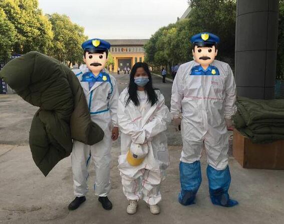 失恋女子酒后砸破舷窗致航班备降