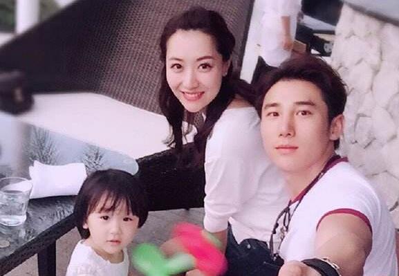白冰和丁一是怎么认识的