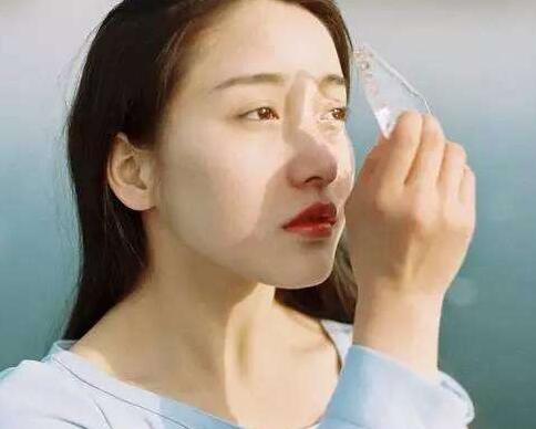 酒吧里和陌生人发生