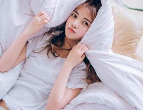 酒吧里和陌生人发生