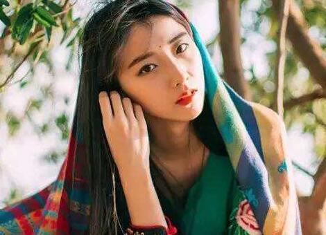 和女同学在车上