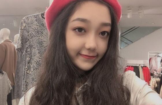 希林娜依高哪个学校毕业的