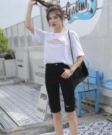 牛仔五分裤配什么上衣