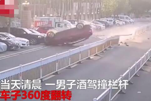 情侣酒驾翻车被救出后牵手离开