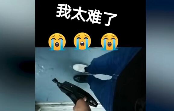 坐火车一只皮鞋被上铺穿走