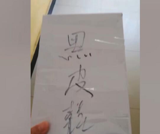 坐火车一只皮鞋被上铺穿走