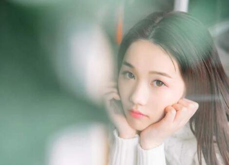 女同事趴在我身上哭泣