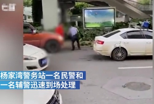 武汉男子驾车袭警后被开枪制服