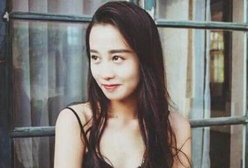 男生喜欢一个女生很明显