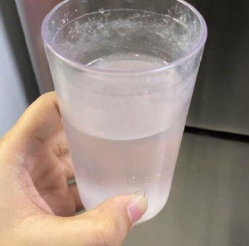 女孩餐厅吃饭疑遭男伴暗中下药