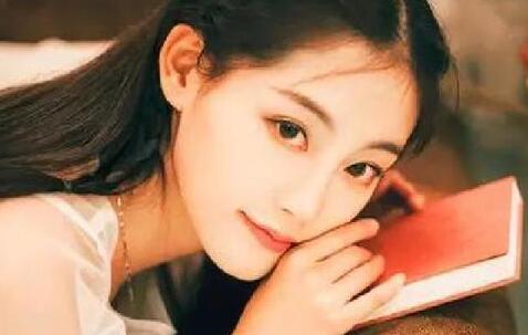 女孩对你有好感的暗示