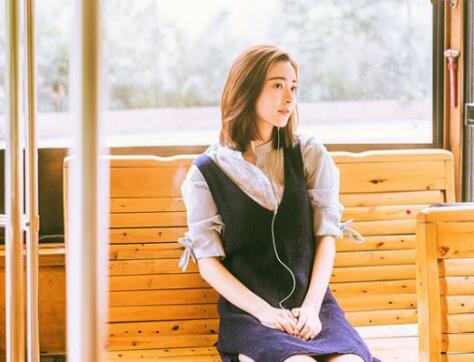 女孩对你有好感的暗示