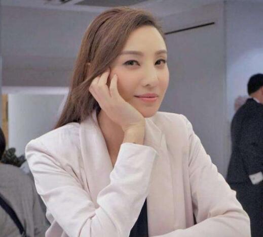 郑希怡和郑少秋什么关系
