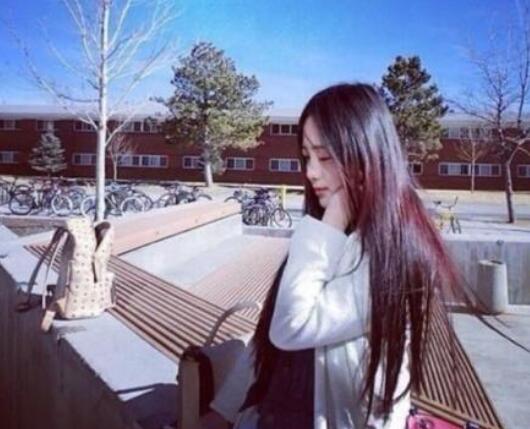 妻子和兄弟聊天很暧昧