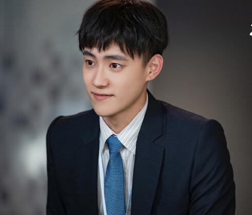 三十而已钟晓芹和钟晓阳什么关系