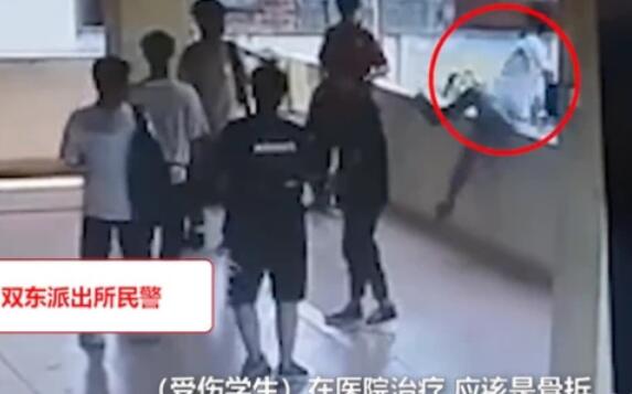 初中生练习后仰跳投不慎坠楼