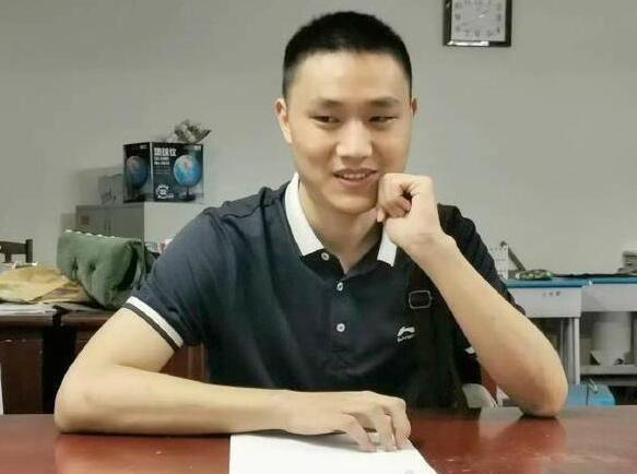 男生从清华退学后重读考699分