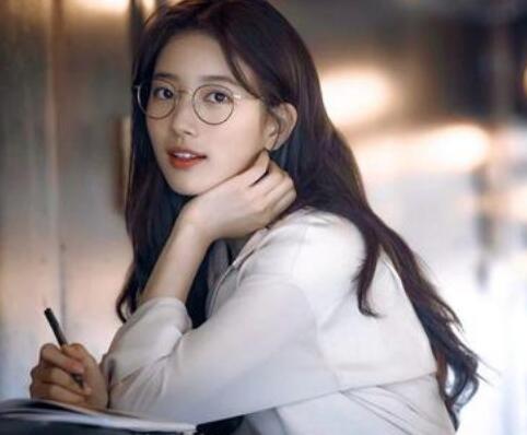 在酒吧对美女一见钟情
