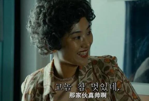 釜山行老奶奶为什么要给丧尸开门